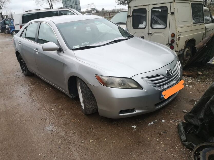 Toyota Camry 137.000 km 4.500 € Hamburg 22113