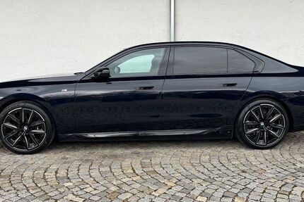 BMW i7 24.101 km 92.900 &euro; München 81245