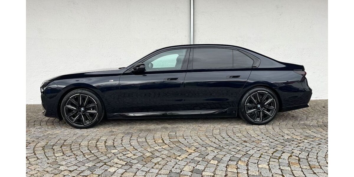 BMW i7 24.101 km 92.900 &euro; München 81245
