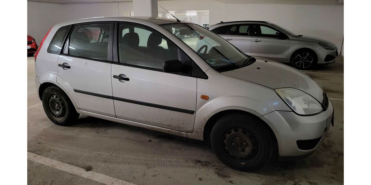 Ford Fiesta 210.000 km 790 &euro; hamburg 22159