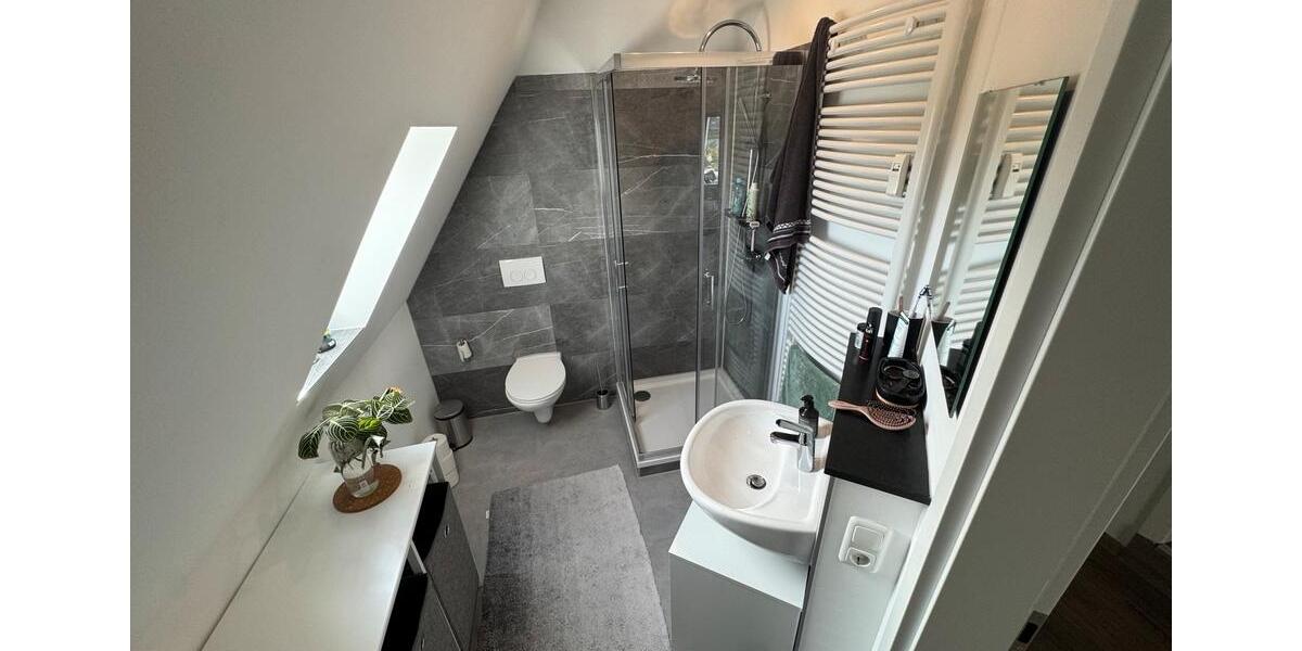 3-Zimmer-Dachgeschosswohnung - saniert 2023 mit Klimaanlage, zimmer