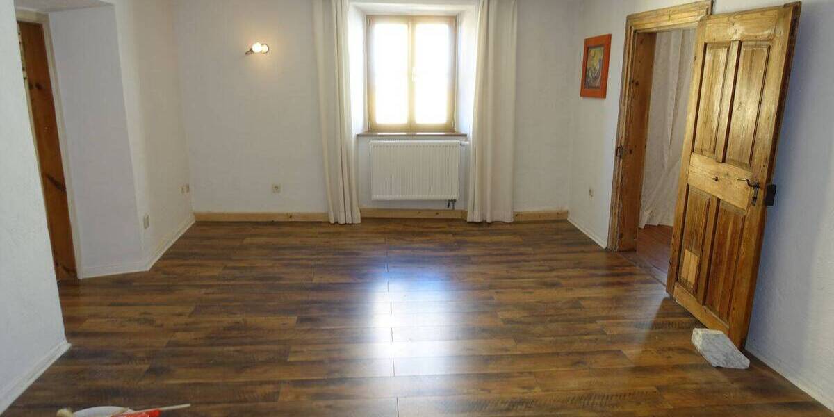 Etagenwohnung Kraiburg - 3 Zimmer, 85 m&sup2;, 650&euro; | Angebot:26401430