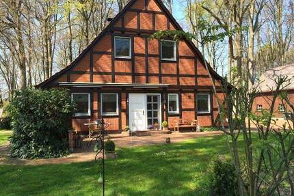 Idyllische Lage. Charmante Doppelhaushälfte mit 4 Zimmer im Ortsteil Okel 4 zimmer