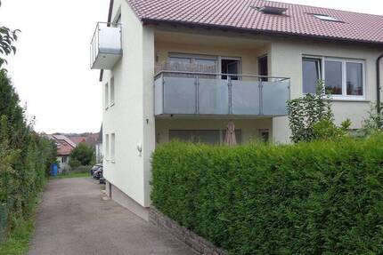 FÜR SINGLE ODER PAAR! Sonnige, ruhige 2 12 Zimmer - Wohnung im DG mit Süd - Balkon in Weinstadt - Endersbach