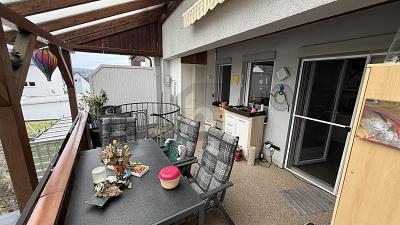 WOHNEN MIT KAMIN UND GROßEM BALKON - Etagenwohnung Bad Emstal | Angebot:26316110