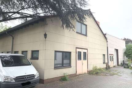 Halle in Frankfurt am Main 1.200.000 € 830 m²