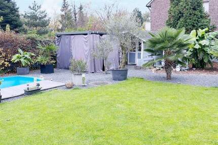 Freistehendes Zwei-Familienhaus mit großem Garten und Garage in DU-Bergheim 7 zimmer