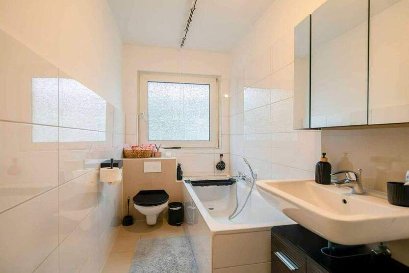 Mehrfamilienhaus mit 11 Wohn- sowie 2 Gewerbeeinheiten in Gelsenkirchen Bulmke-Hüllen 2 zimmer