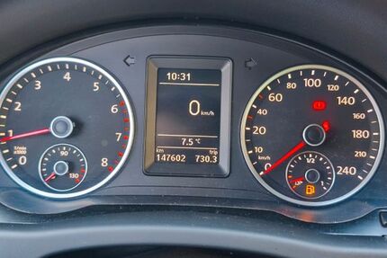 VW Tiguan 147.602 km 8.900 &euro; Porta Westfalica/Barkhausen 32457
