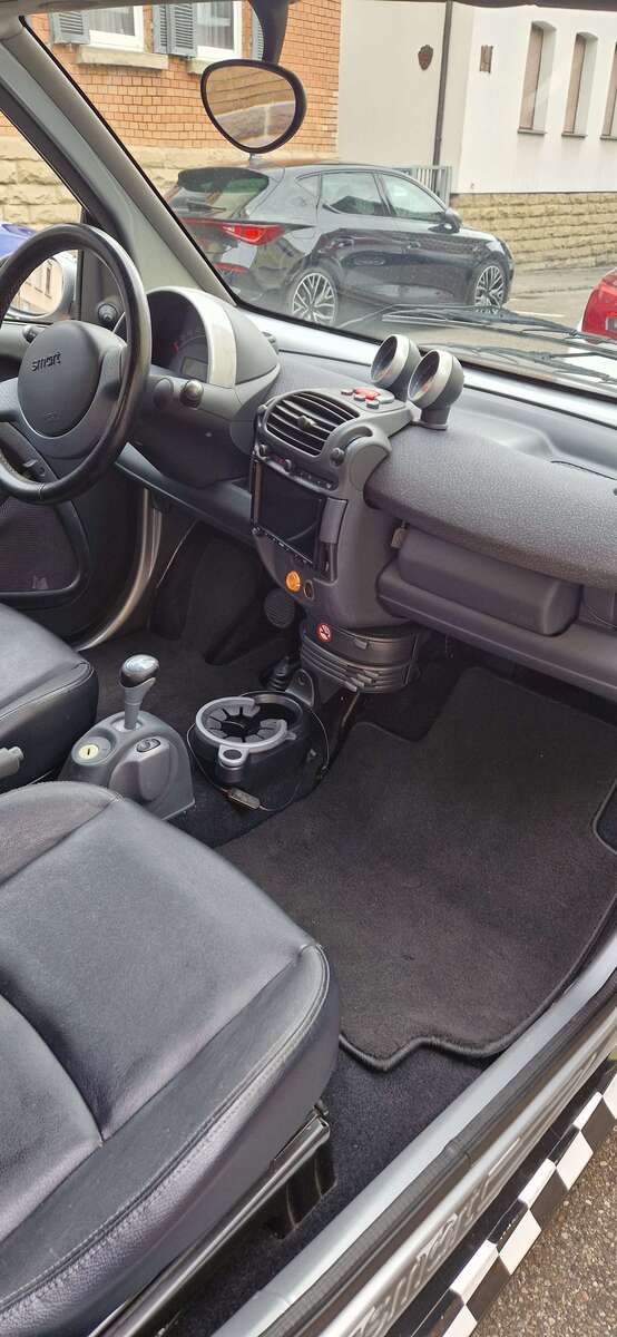 Smart forTwo 97.772 km 2.900 € Stuttgart 70435