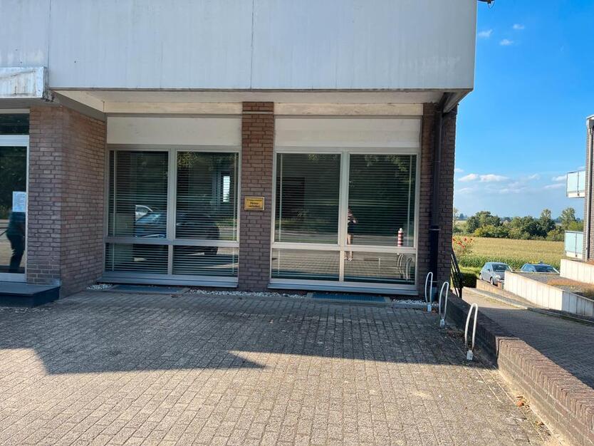 Kleve: Gewerbefläche mit guter Sichtbarkeit und Parkplätzen, Keller