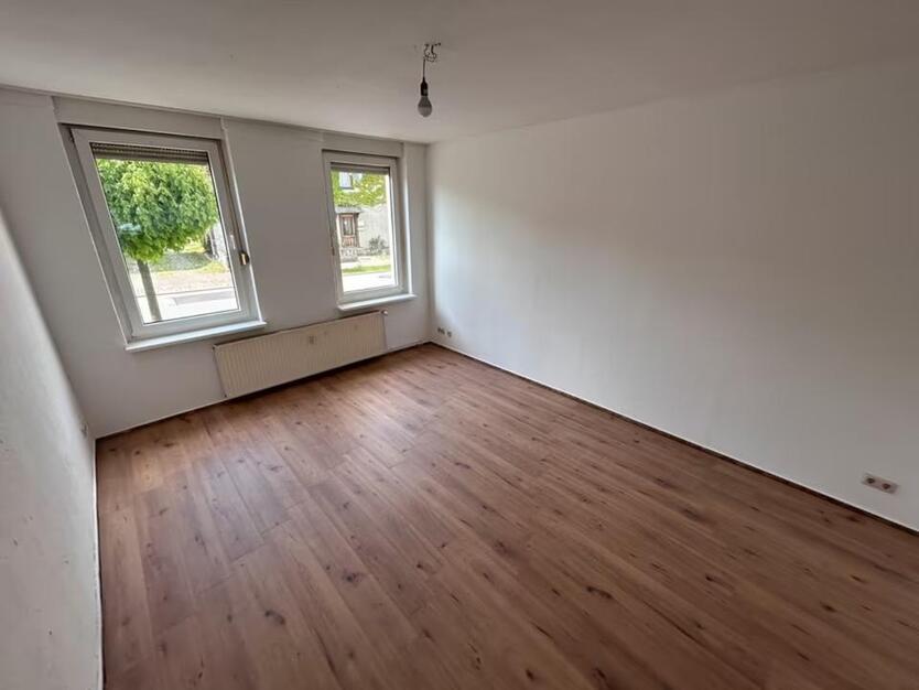 Renovierte Wohnung mit 1 Zimmer und Einbauküche