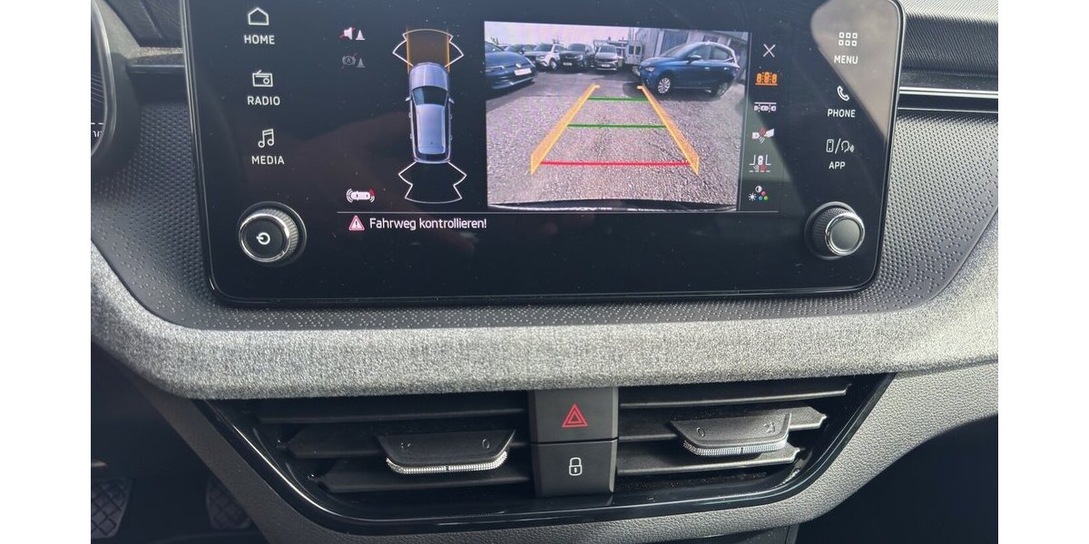 Skoda Kamiq 1.0 TSi Selection Black *Sitzhzg/Kamera/LED/ 11.195 km 21.490 &euro; Bamberg 96052