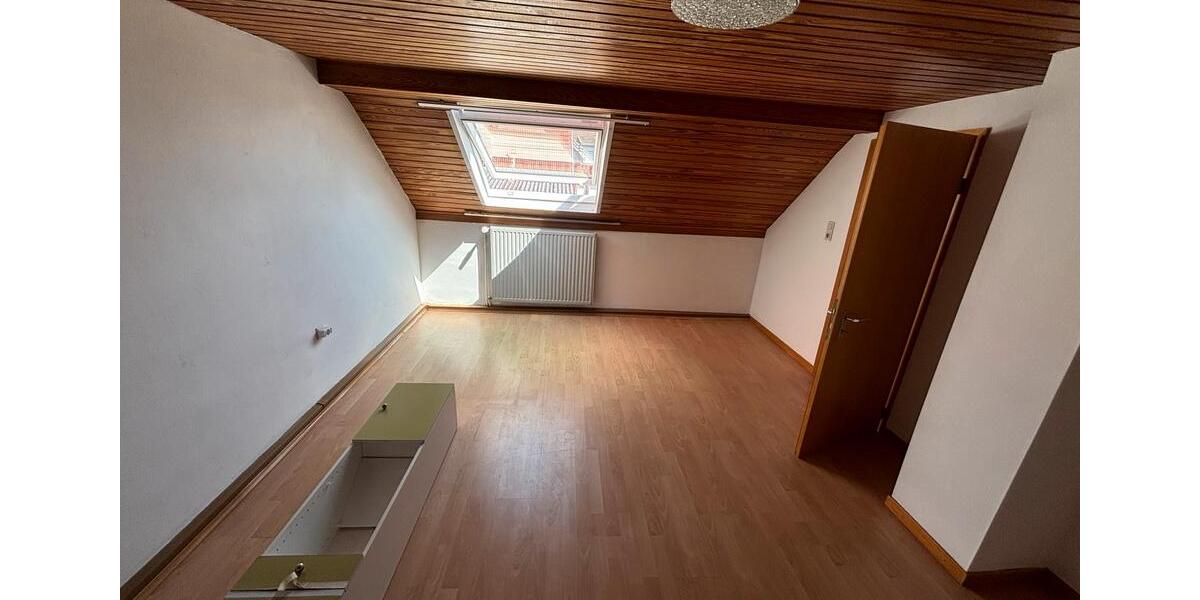Wohnung Haus zur Miete inklusive Doppelgarage sowie Garten 9 zimmer