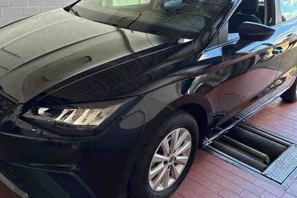 Seat Ibiza 46.990 km 14.440 € Wackersdorf 92442