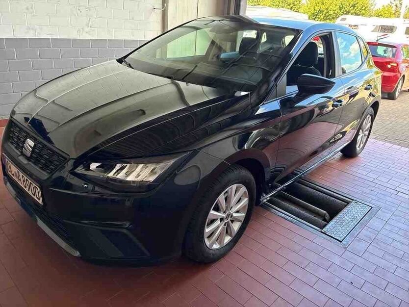 Seat Ibiza 46.990 km 14.440 € Wackersdorf 92442