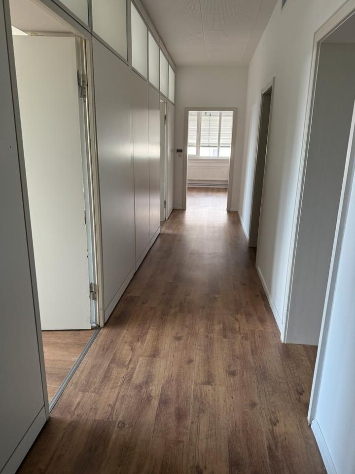 Büroräume im Hauptgebäude zu vermieten. zimmer