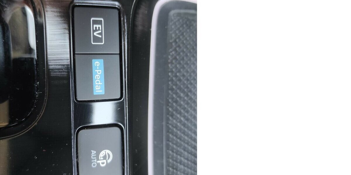 Nissan X-Trail e-Power e-4orce Tekna 4x4 35.698 km 37.190 &euro; Höchstenbach 57629