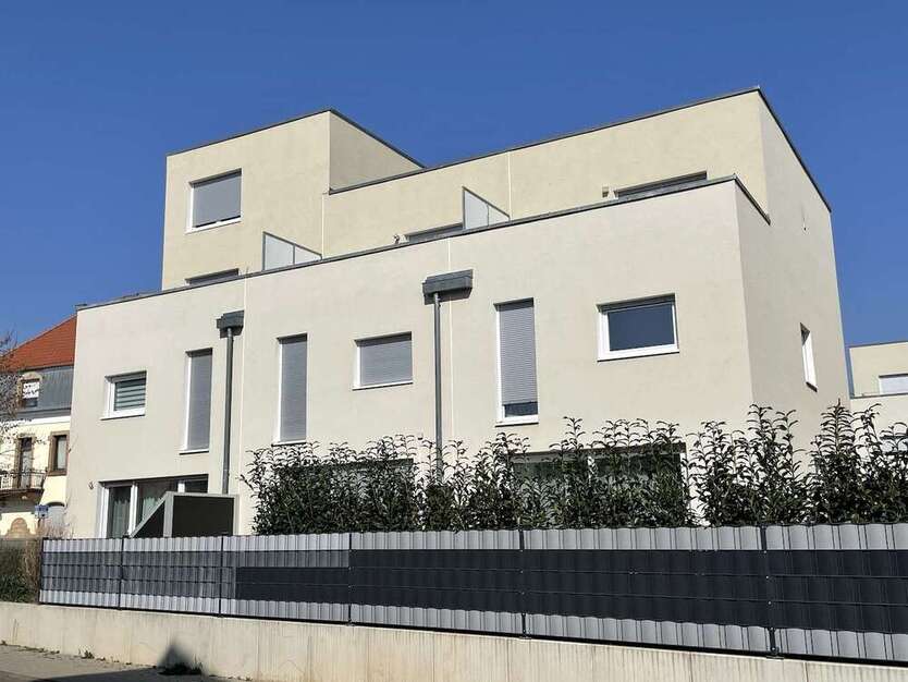 Haus zum Mieten in Landau 1.330 € 131 m²