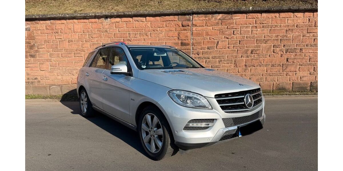 Mercedes-Benz ML 350 336.000 km 11.900 &euro; Gladenbach 35075
