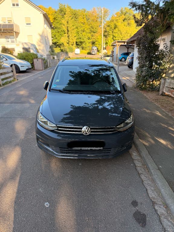 VW Touran 210.000 km 12.500 € Waldbüttelbrunn 97297