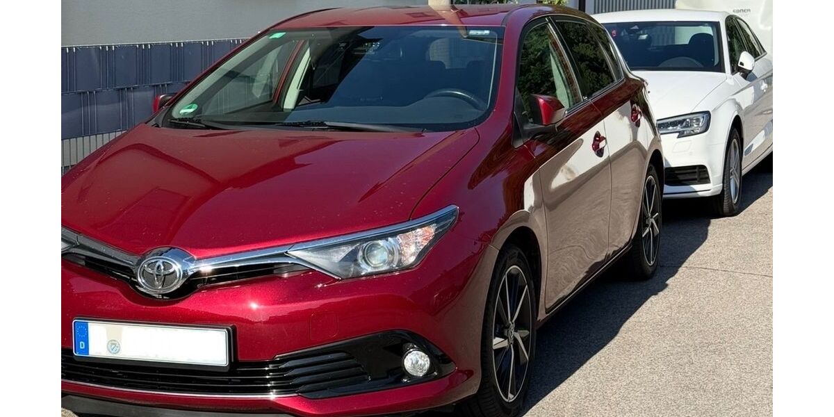 Toyota Auris 97.777 km 12.200 &euro; Nürnberg 90491