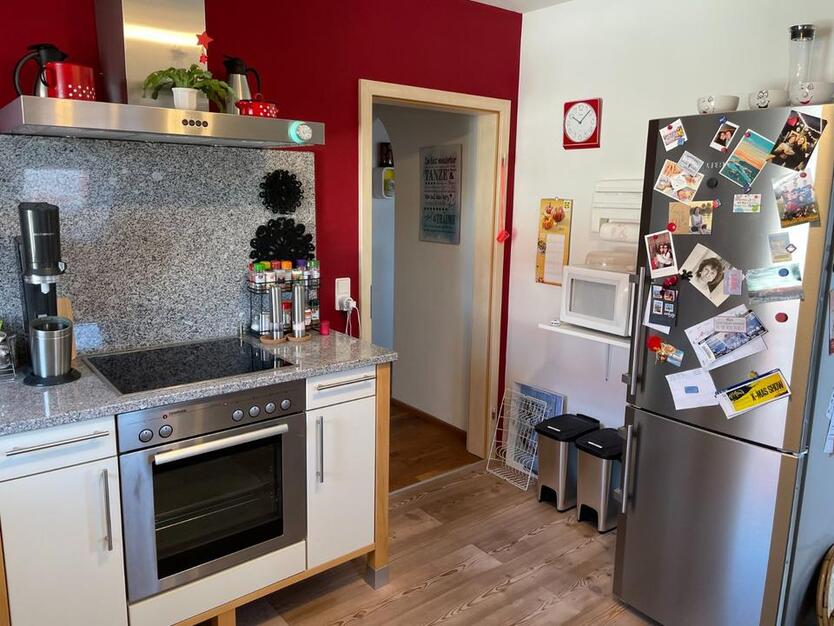 Sonnige, hochwertig ausgestattete Wohnung mit Balkon und Garage zimmer