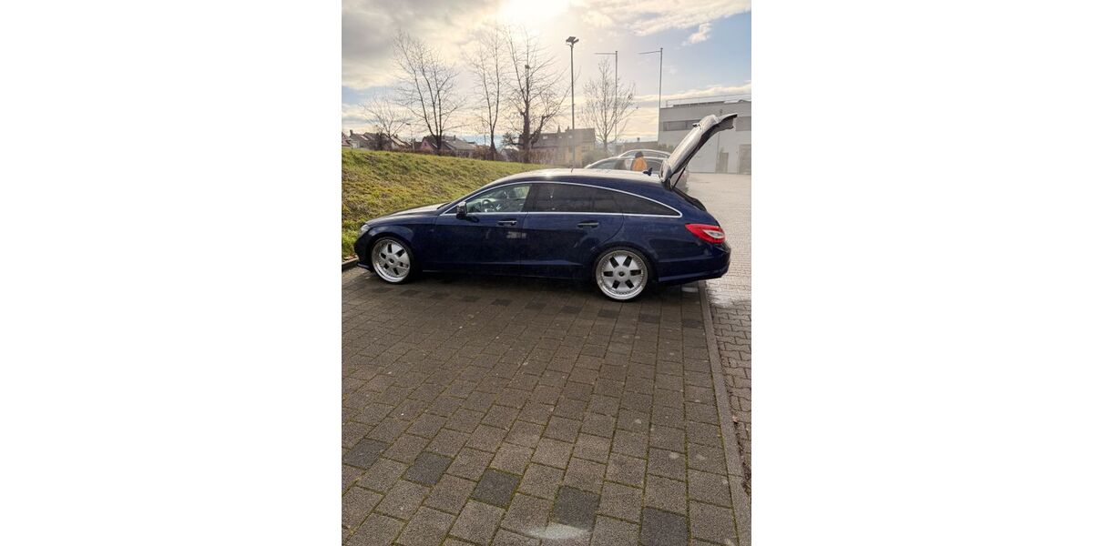 Mercedes-Benz CLS 500 Shooting Brake 210.000 km 21.900 &euro; Leutenbach 71397