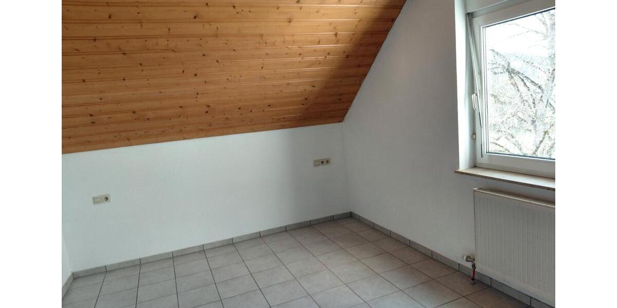 Dachgeschoßwohnung Aalen Dewangen - 2.5 Zimmer, 71 m&sup2;, 568&euro; | Angebot:26181769
