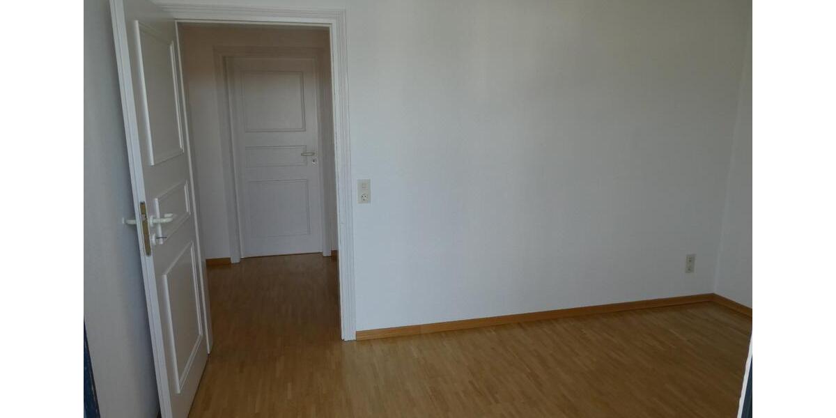 Dachgeschoßwohnung Bonn Poppelsdorf - 3.5 Zimmer, 77 m&sup2;, 850&euro; | Angebot:25991585