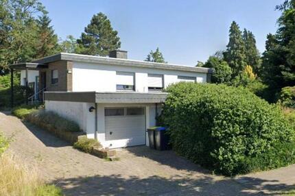 Freistehender Bungalow mit großem Grundstück, provisionsfrei