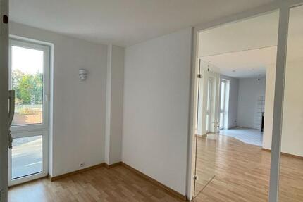 2-Zimmer Wohnung mit Balkon, Einbauküche + Stellplatz (93m2)
