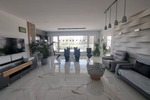 Luxuriös möbliertes Etagen-Apartment mit Garten, Photovoltaik & Premium-Ausstattung – ca. 230 m² Woh