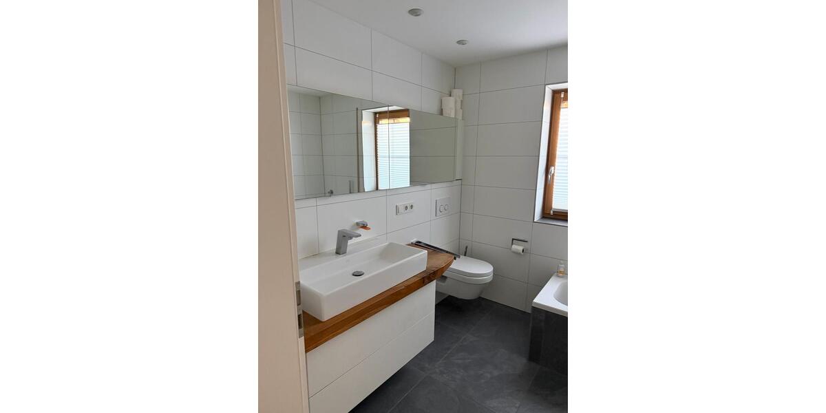 Einfamilienhaus Regensburg Brandlberg - 7 Zimmer, 200 m&sup2;, 2.400&euro; | Angebot:25442062