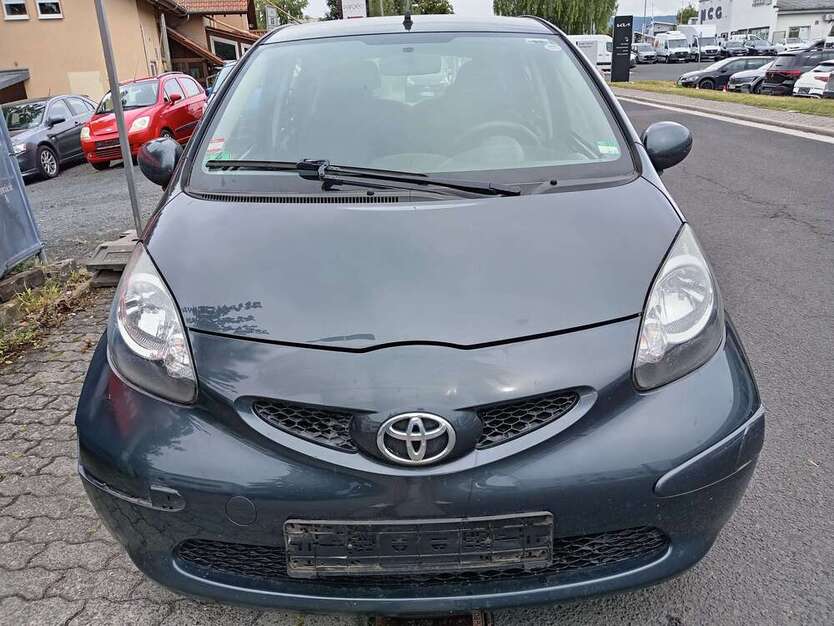Toyota Aygo 199.876 km 950 € Gelnhausen 63571