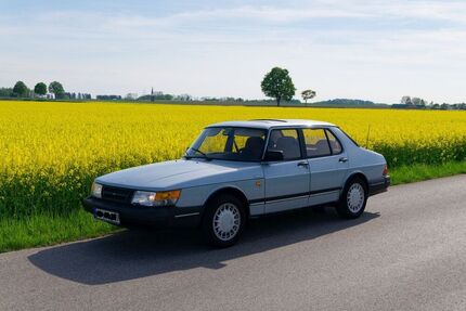Saab 900