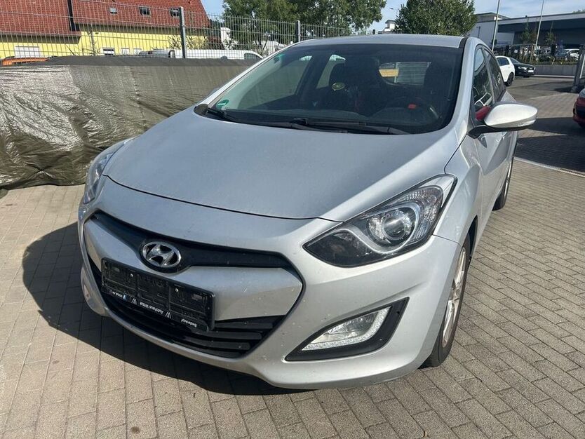 i30