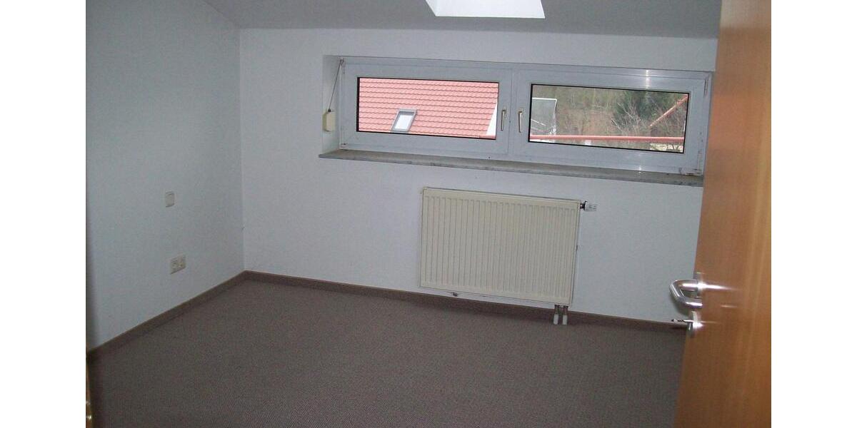Dachgeschoßwohnung Dresden Leuben - 2.5 Zimmer, 67 m&sup2;, 600&euro; | Angebot:27610193