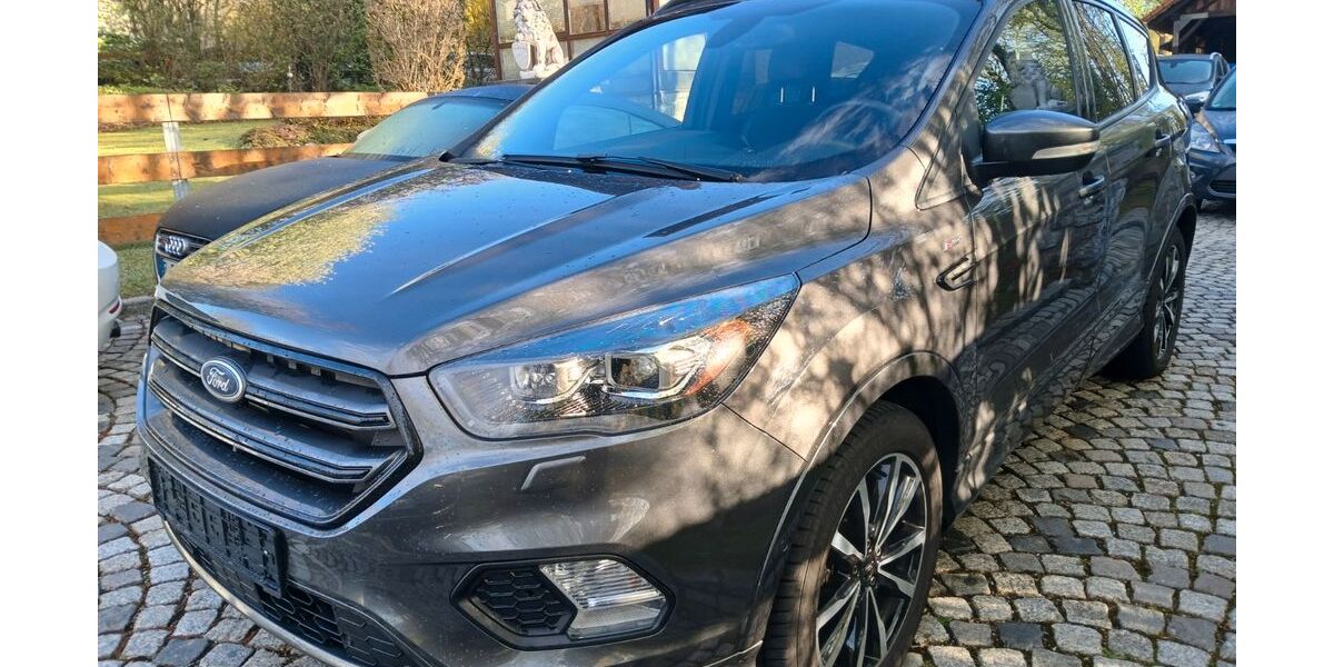 Ford Kuga 113.000 km 11.999 &euro; Regensburg-Bernhardswald 93170