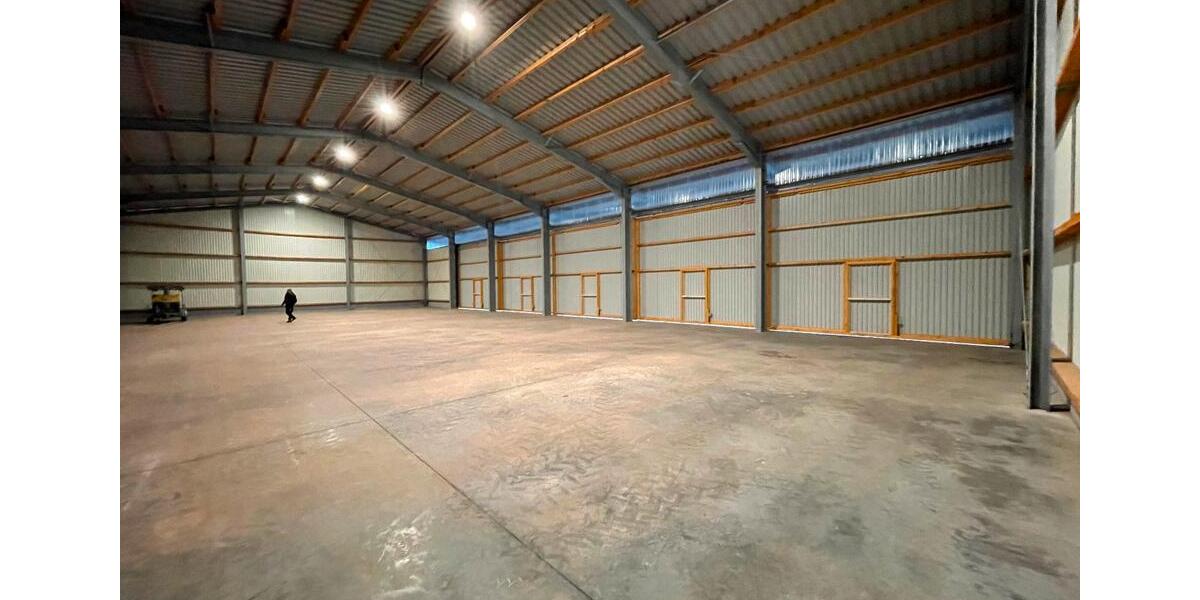 LagerhalleGewerbehalleMiethalle(648m², 2x324m²) zimmer