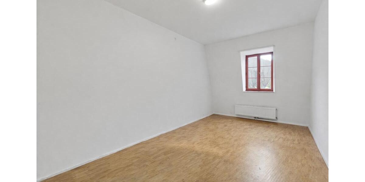 Dachgeschoßwohnung Halle (Saale) - 4 Zimmer, 106 m&sup2;, 848&euro; | Angebot:26131086