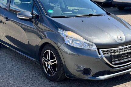 Peugeot 208 99.980 km 4.950 &euro; Bornheim 53332