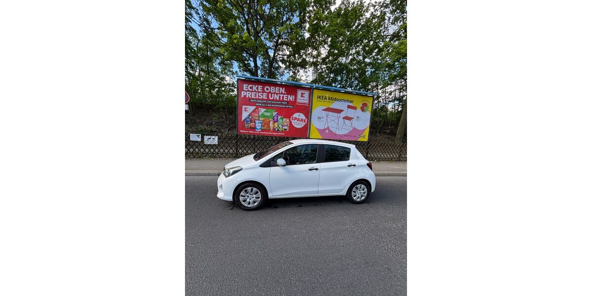 Toyota Yaris 88.000 km 9.500 &euro; Berlin 13357