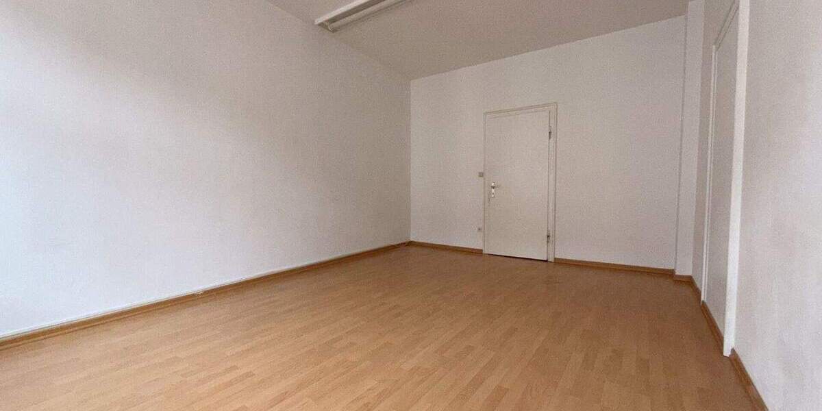 Etagenwohnung Zwickau Innenstadt - 5 Zimmer, 120 m&sup2;, 600&euro; | Angebot:24633493