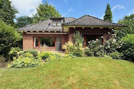 Bezugsfreies Einfamilienhaus mit Carport und 2.112 m² Grundstück Wacken, Lindenallee