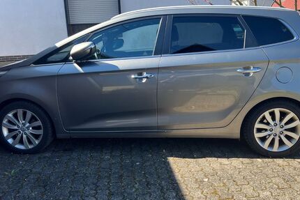 Kia Carens 178.000 km 7.100 &euro; München 81737