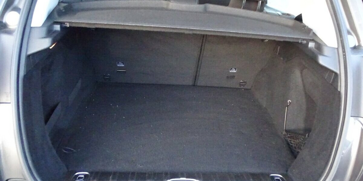 Peugeot 2008 Allure Automatik, Navigation, Parksensoren, 32.718 km 10.990 &euro; Rodgau 63110