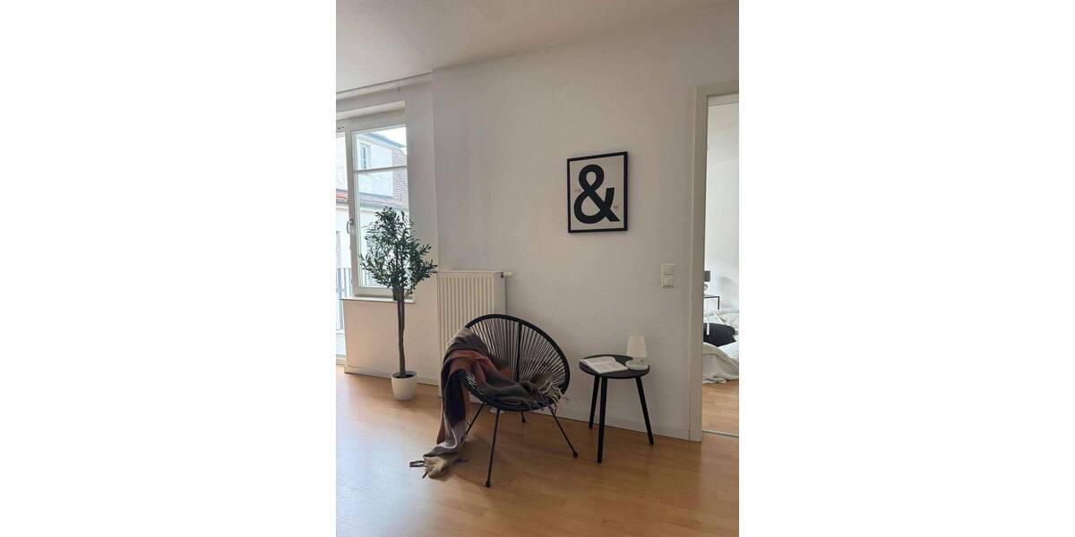 Lichtdurchflutete, schicke 2,5 Zimmer Wohnung mit Balkon 2 zimmer