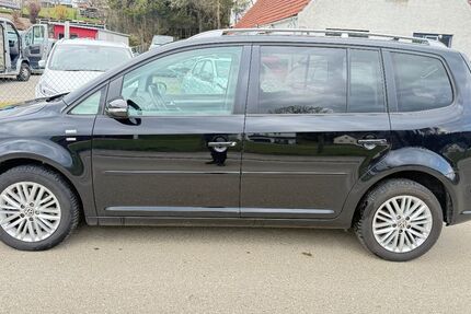 VW Touran 153.657 km 9.699 &euro; Mönstetten ( bei Burgau ) 89350