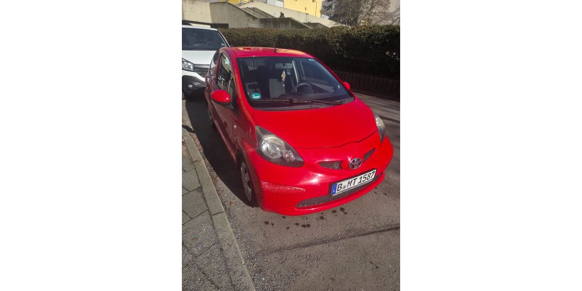 Toyota Aygo (X) 140.000 km 2.700 &euro; Berlin 12353